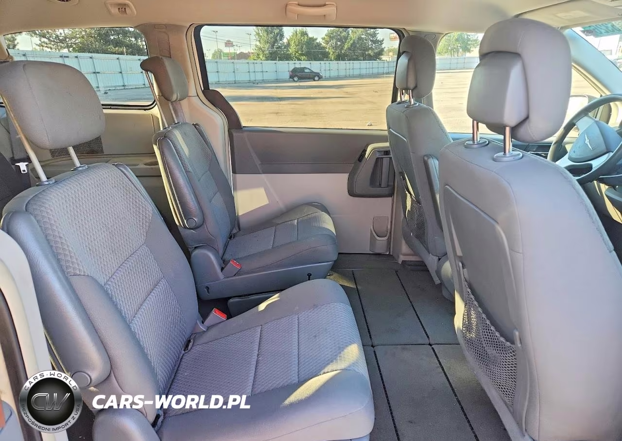2010 Chrysler Town & Country Lx VIN:2A4RR4DE8AR346860 - 11
