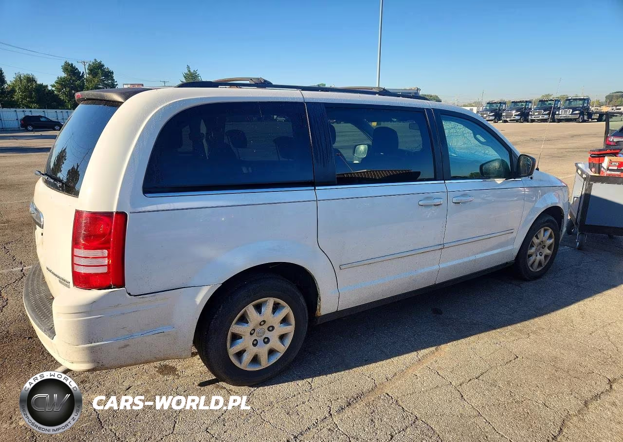 2010 Chrysler Town & Country Lx VIN:2A4RR4DE8AR346860 - 3