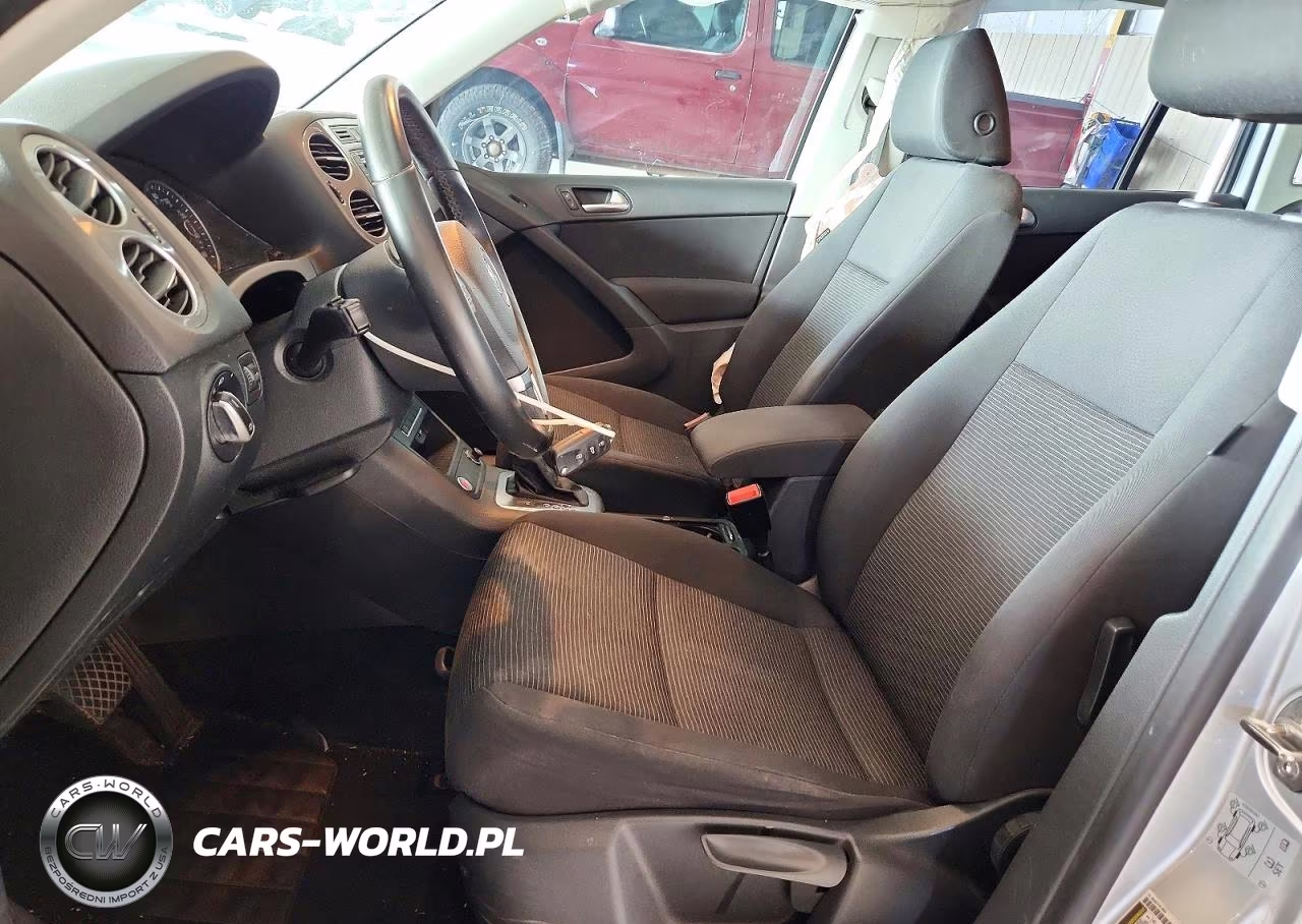 2017 Volkswagen Tiguan S VIN:WVGAV7AX5HK044839 - 7