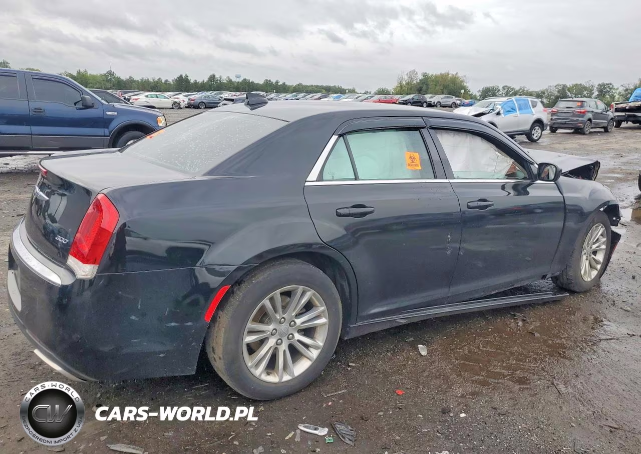 2020 Chrysler 300 Touring VIN:2C3CCAAG9LH158900 - 3