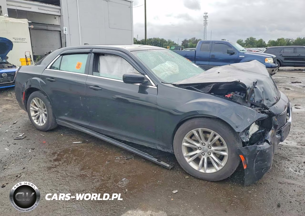 2020 Chrysler 300 Touring VIN:2C3CCAAG9LH158900 - 4