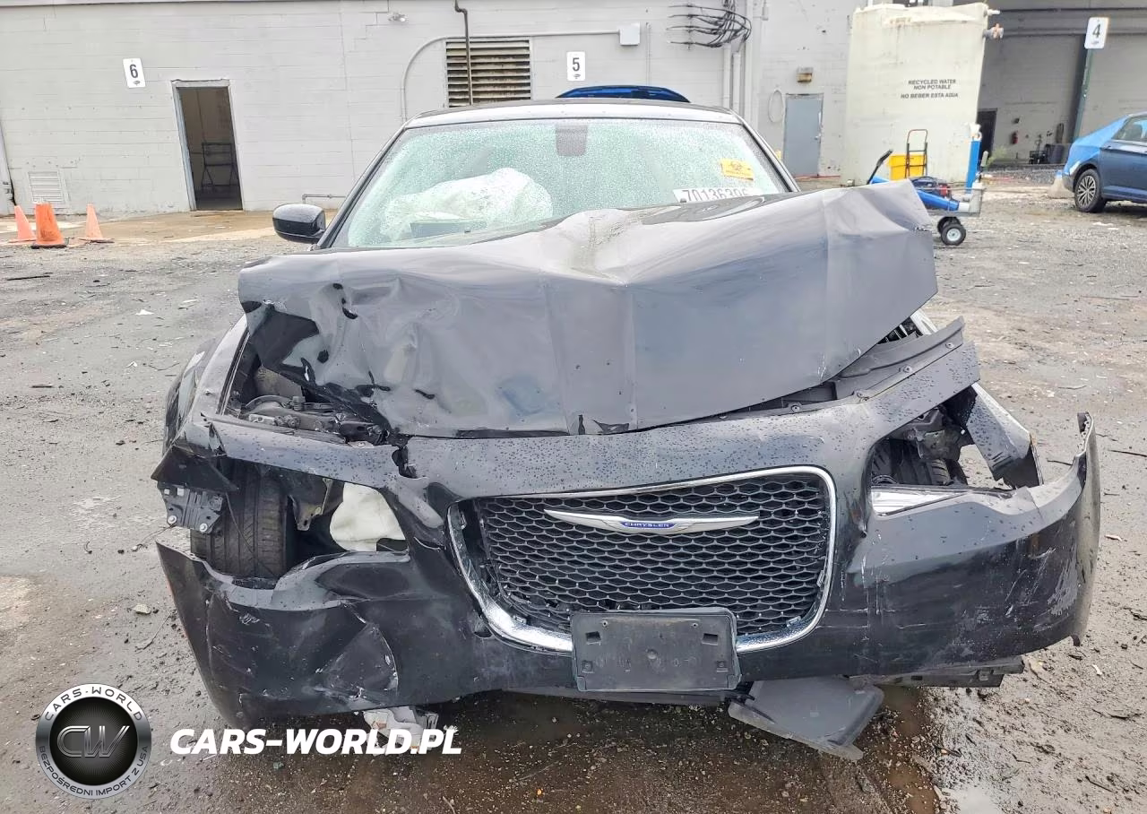 2020 Chrysler 300 Touring VIN:2C3CCAAG9LH158900 - 5