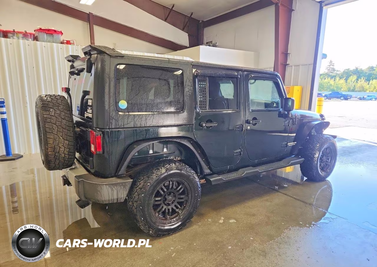 2012 Jeep Wrangler Unlimited Sahara VIN:1C4BJWEG3CL176221 - 3