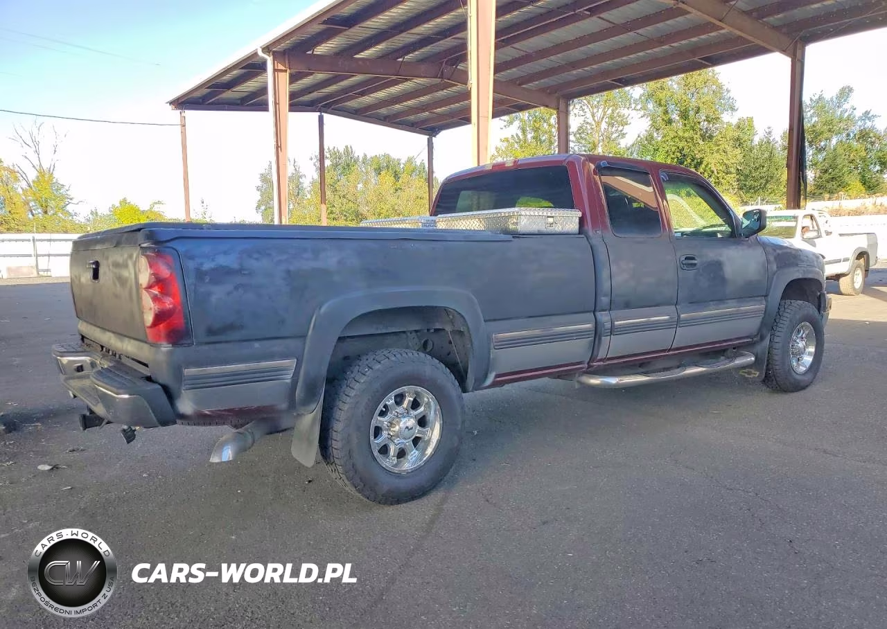 2002 Chevrolet Silverado C2500 Heavy Duty VIN:1GCHC29102E167952 - 3