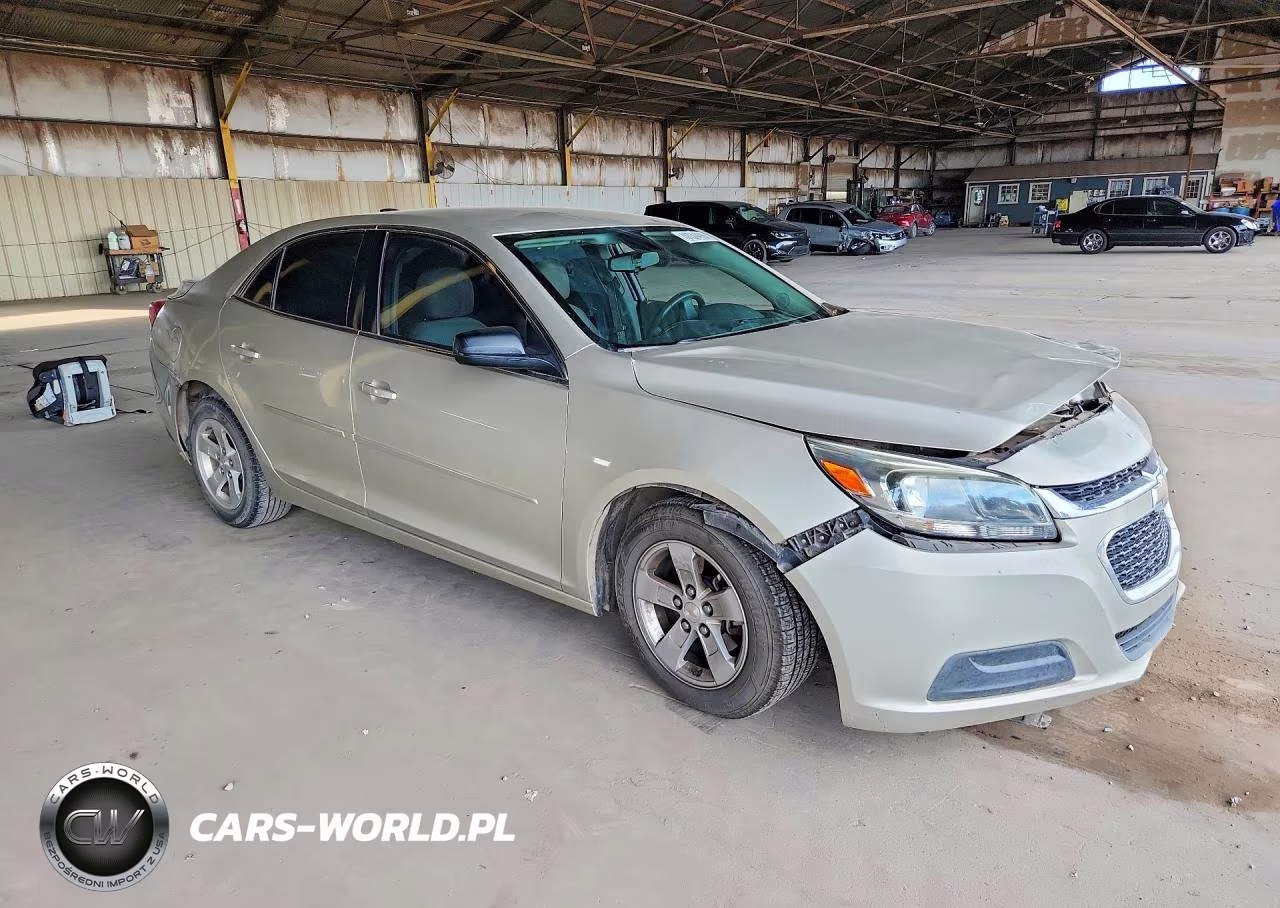 2015 Chevrolet Malibu Ls VIN:1G11B5SLXFF225589 - 4