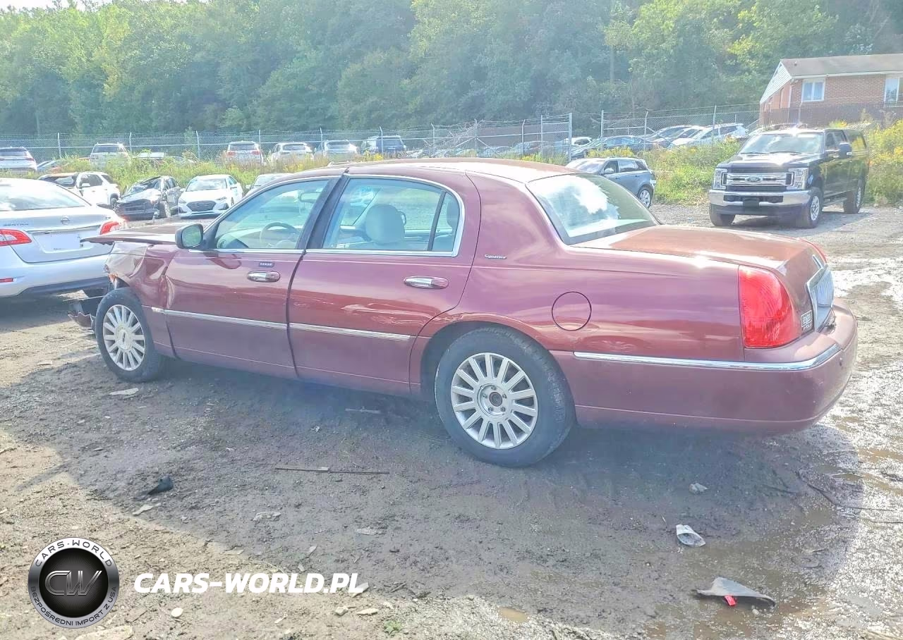 2003 Lincoln Town Car Signature VIN:1LNHM82W63Y609151 - 2