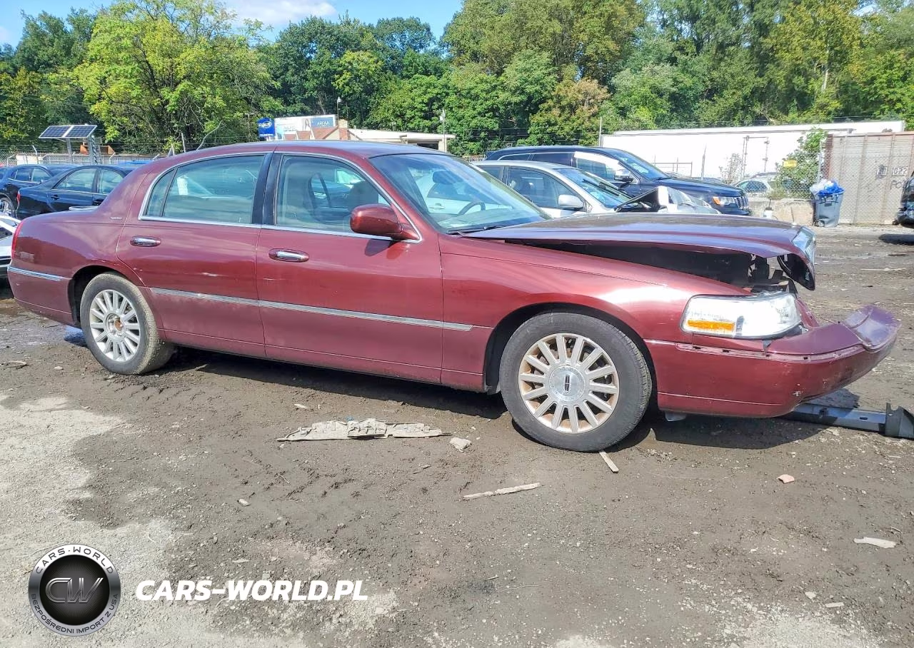 2003 Lincoln Town Car Signature VIN:1LNHM82W63Y609151 - 4