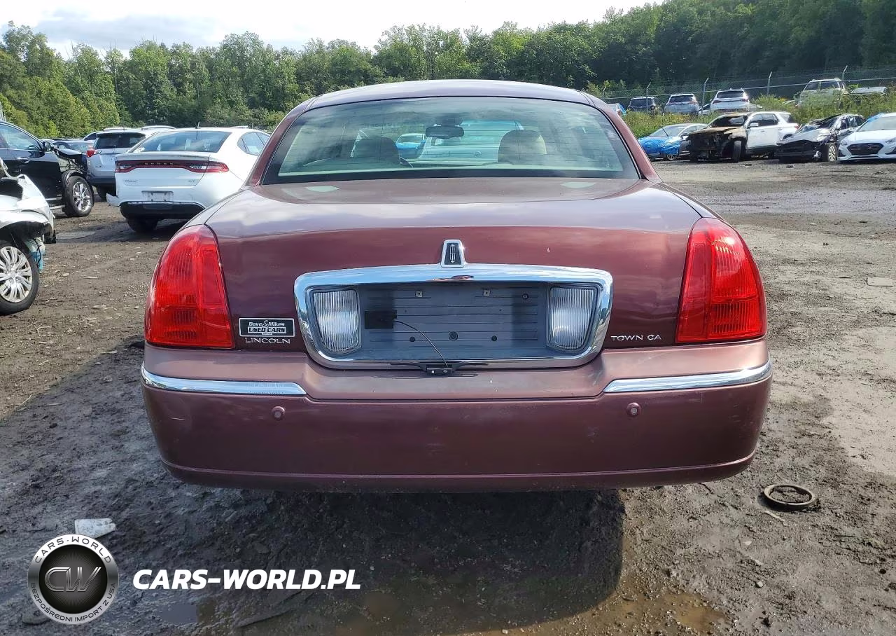 2003 Lincoln Town Car Signature VIN:1LNHM82W63Y609151 - 6