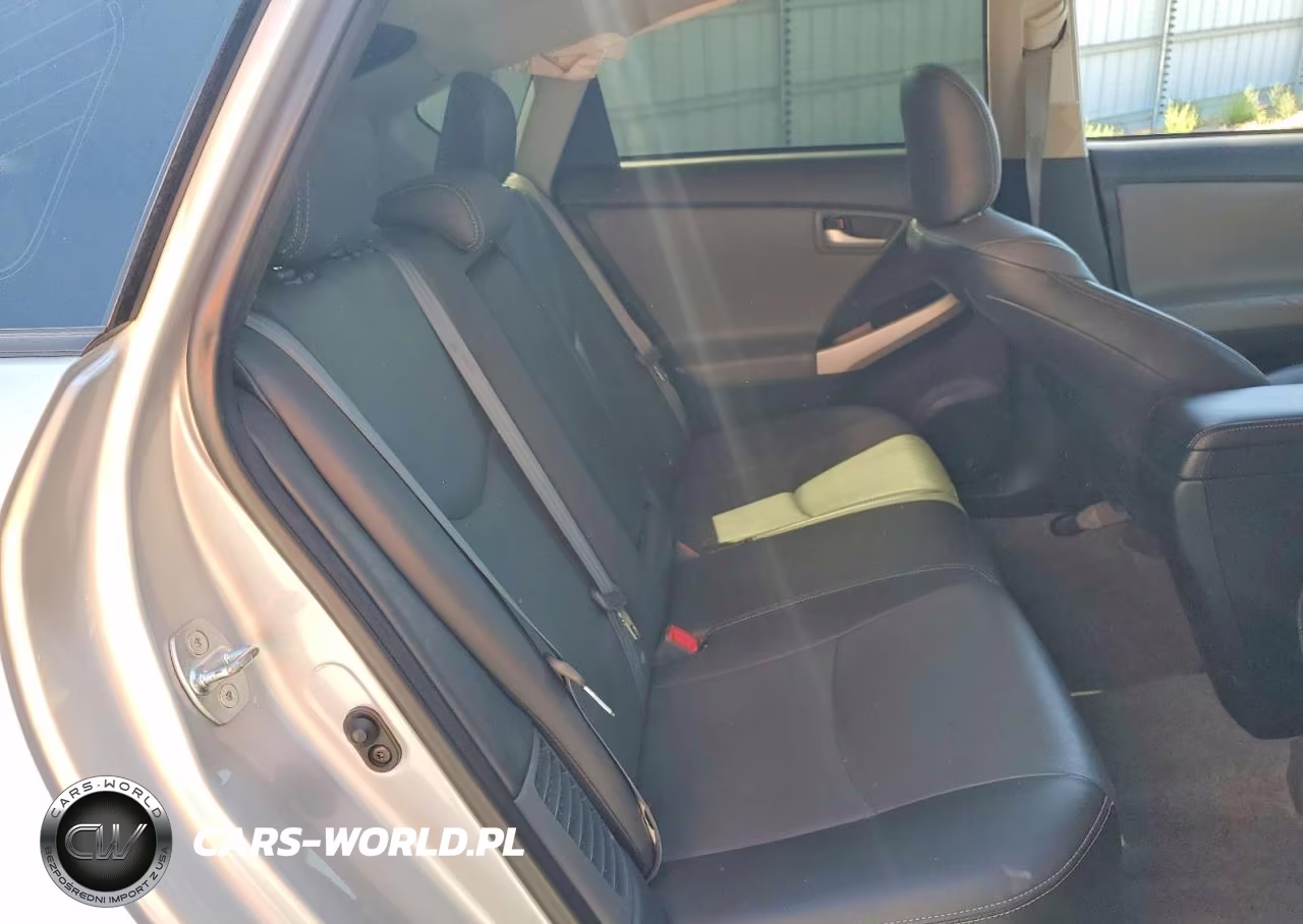 2015 Toyota Prius Four VIN:JTDKN3DU5F0450390 - 10