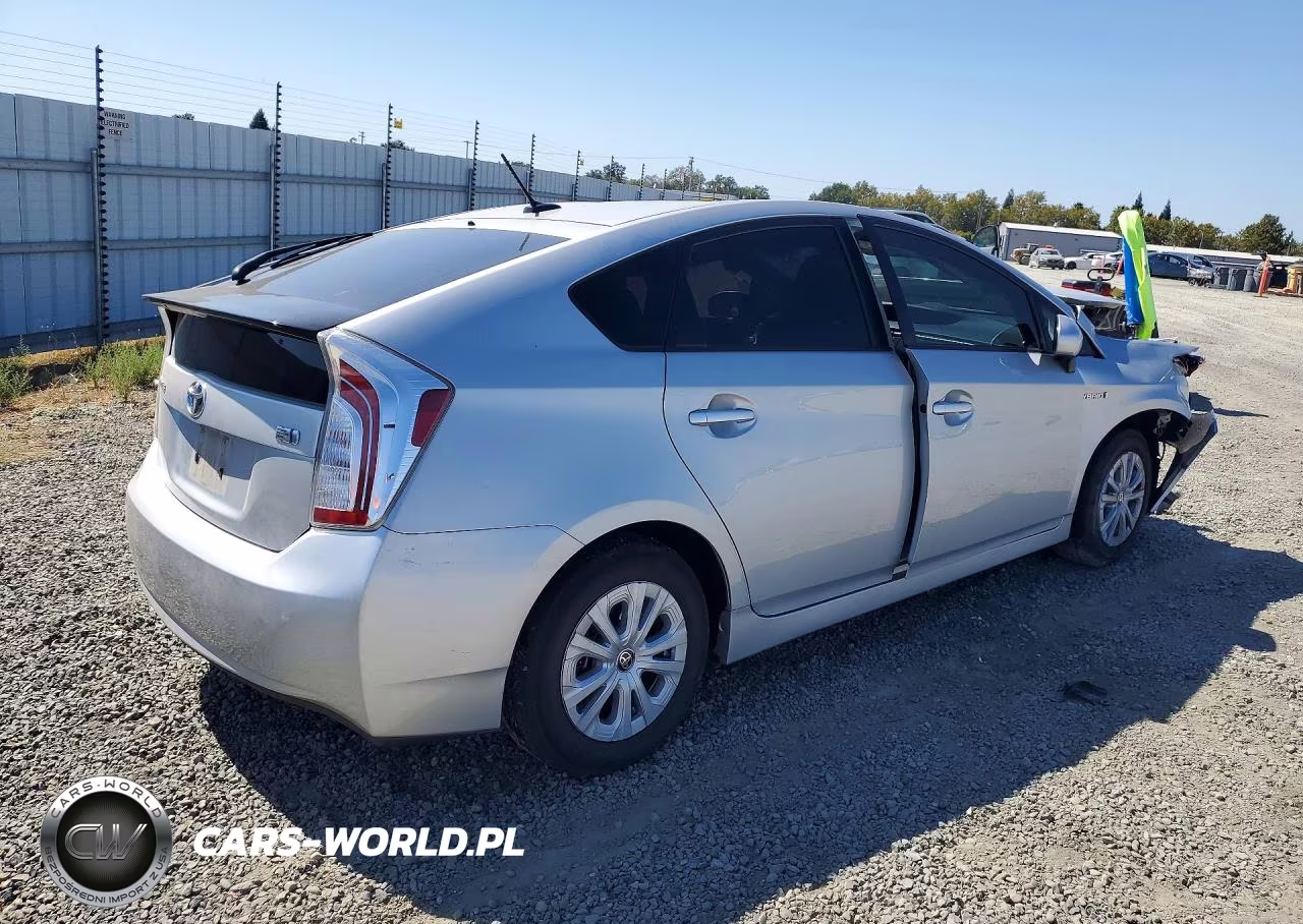 2015 Toyota Prius Four VIN:JTDKN3DU5F0450390 - 3