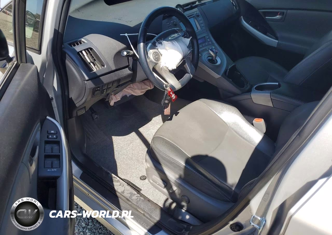 2015 Toyota Prius Four VIN:JTDKN3DU5F0450390 - 8