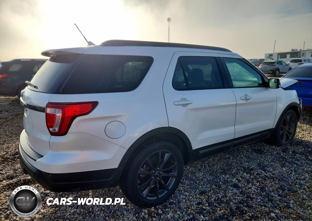 2018 Ford Explorer Xlt VIN:1FM5K7D89JGB30047 - 3