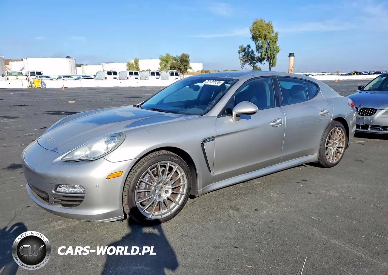 2012 Porsche Panamera 2
