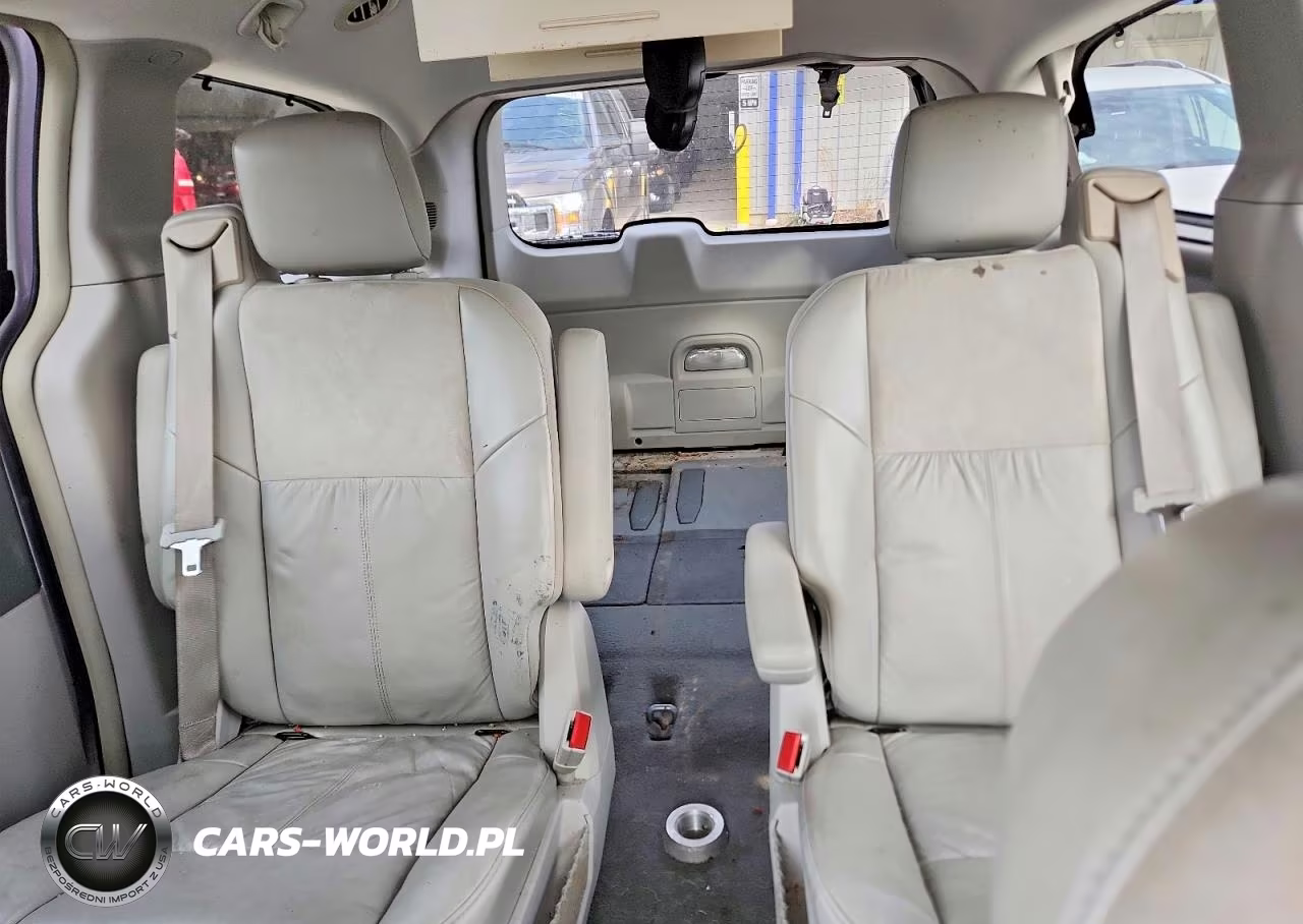 2008 Chrysler Town & Country Limited VIN:2A8HR64X38R116662 - 10