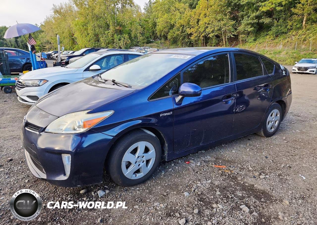 2013 Toyota Prius Three – zdjęcie 1 z 12