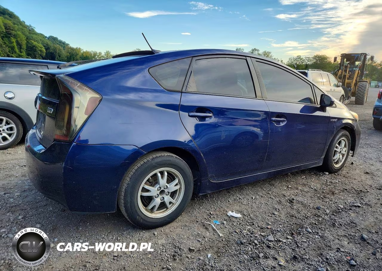 2013 Toyota Prius Three VIN:JTDKN3DU7D1665860 - 3