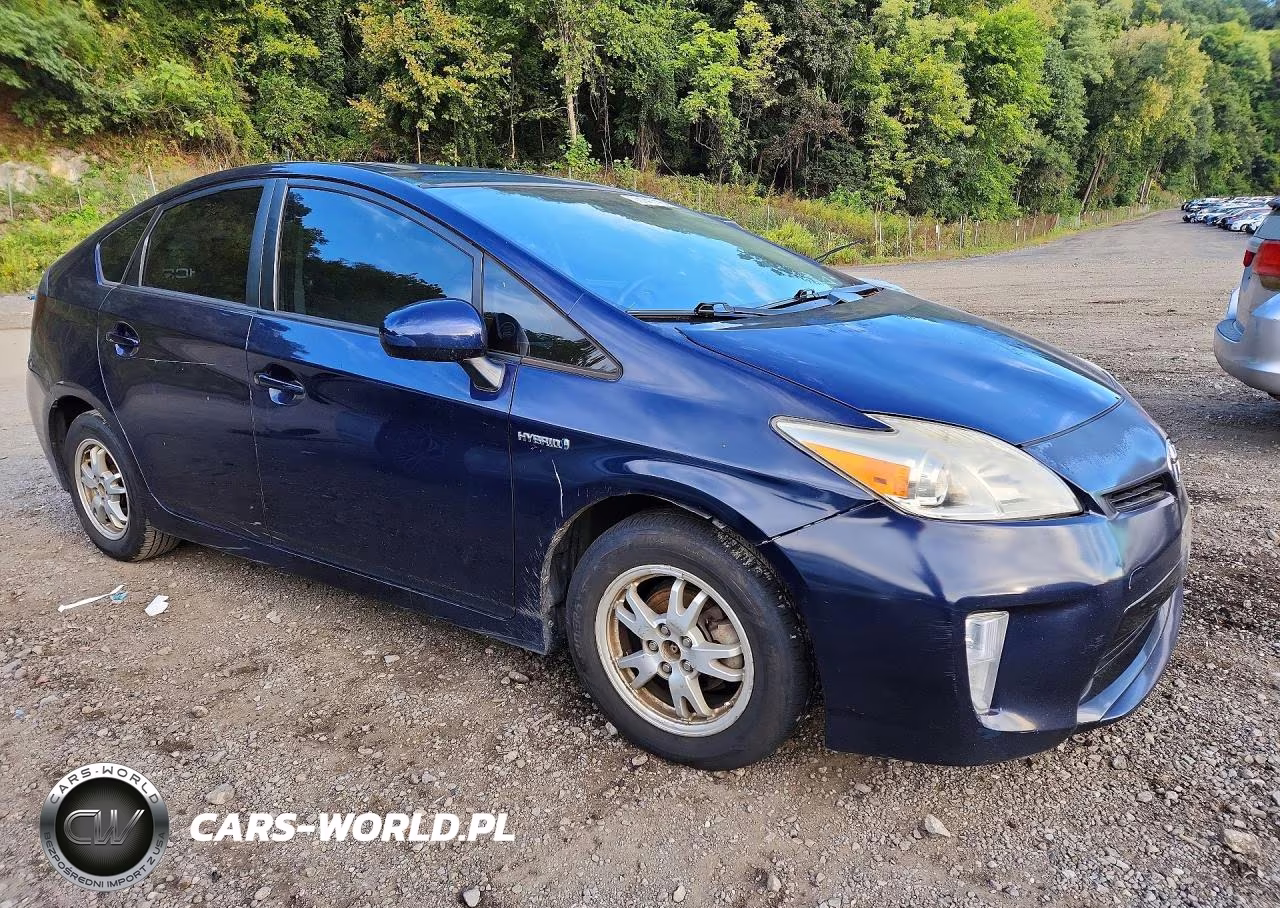 2013 Toyota Prius Three VIN:JTDKN3DU7D1665860 - 4
