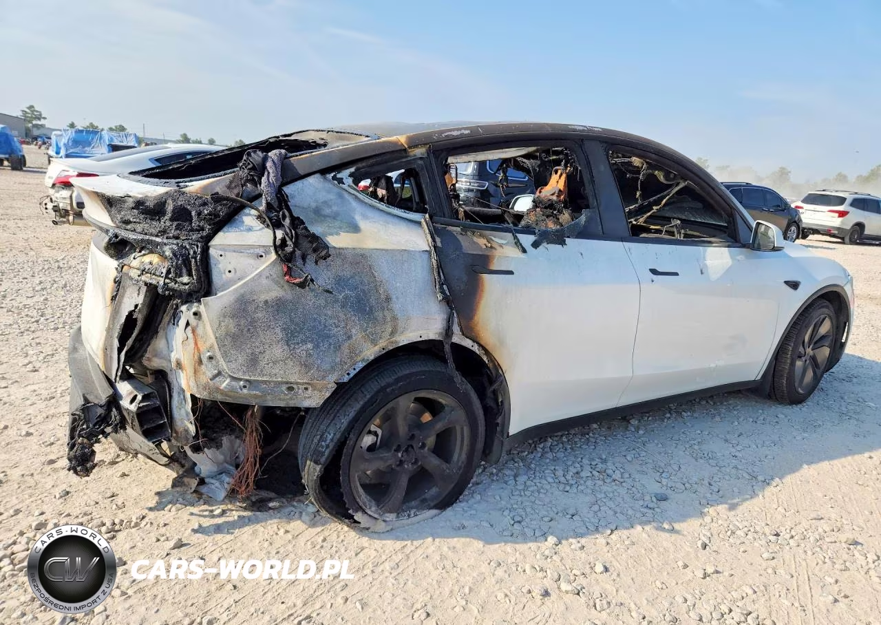 2026 Tesla Model Y VIN:7SAYGDEE9TA463867 - 3
