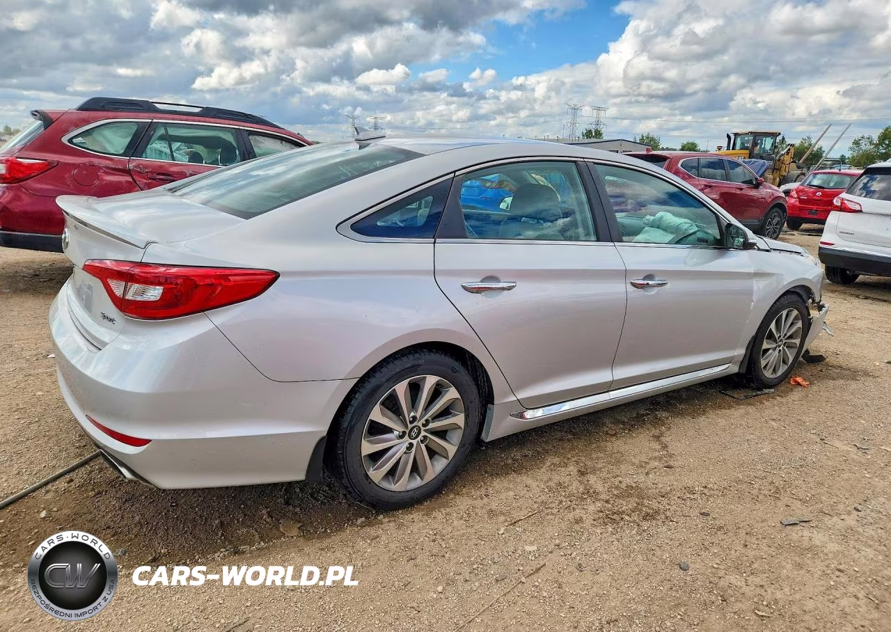 2015 Hyundai Sonata Sport VIN:5NPE34AF4FH119009 - 3