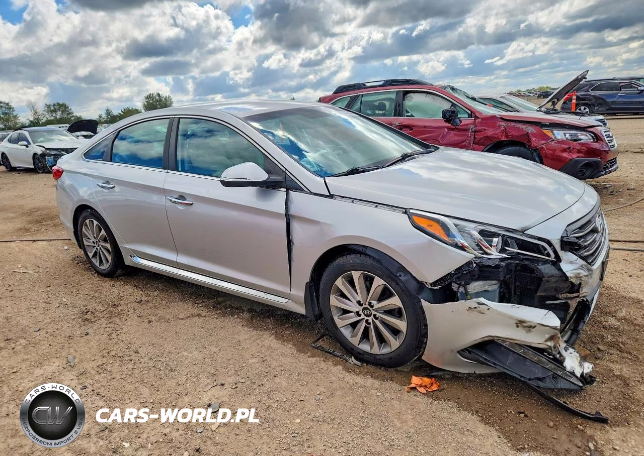 2015 Hyundai Sonata Sport VIN:5NPE34AF4FH119009 - 4