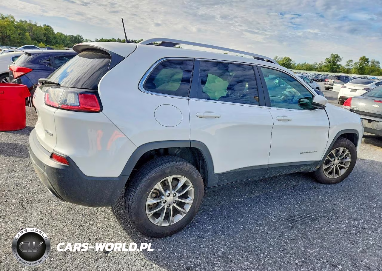 2021 Jeep Cherokee Latitude Lux VIN:1C4PJMMXXMD186865 - 3