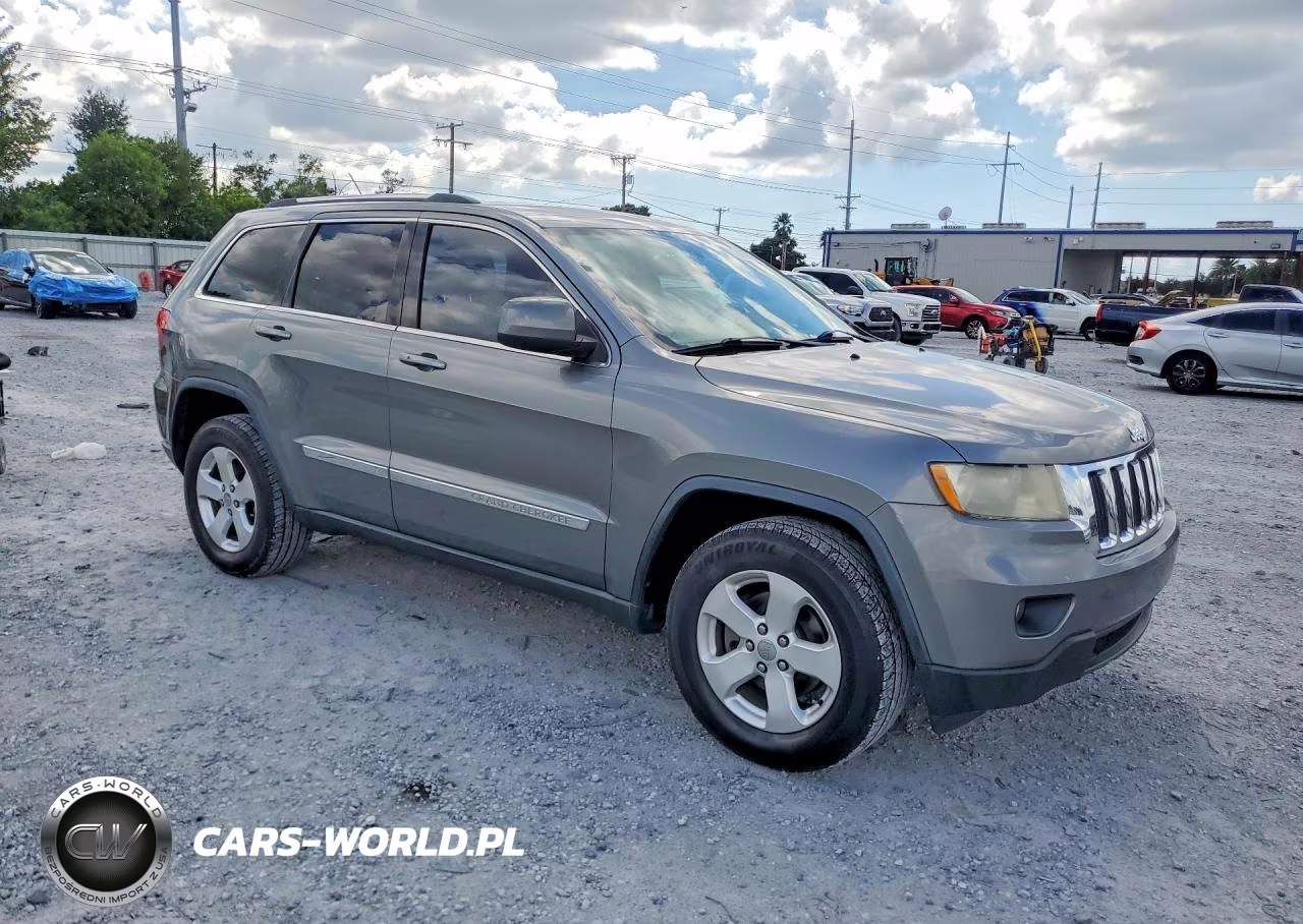 2013 Jeep Grand Cherokee Laredo VIN:1C4RJEAG8DC538074 - 4