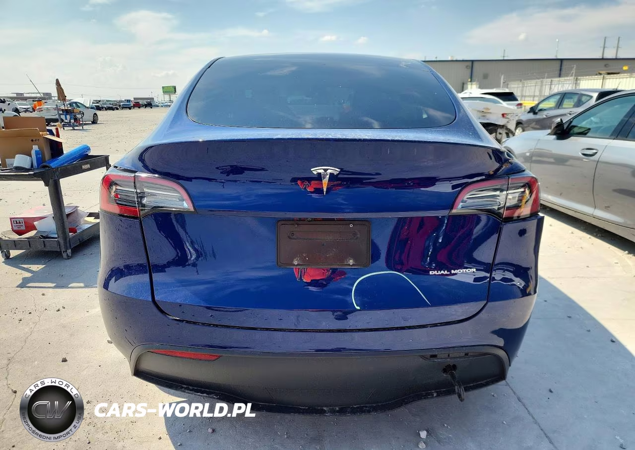 2024 Tesla Model Y VIN:7SAYGDEE5RA269085 - 6
