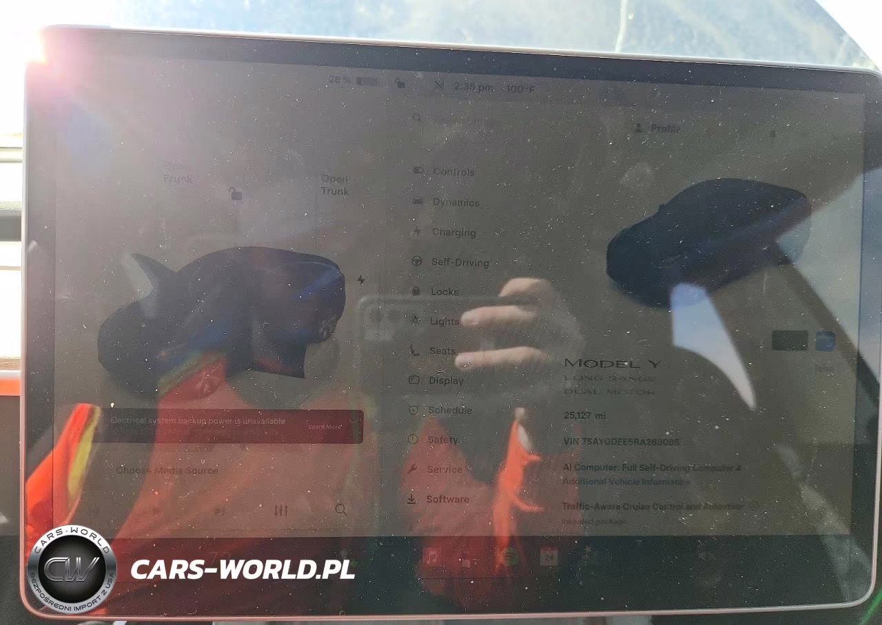 2024 Tesla Model Y VIN:7SAYGDEE5RA269085 - 9