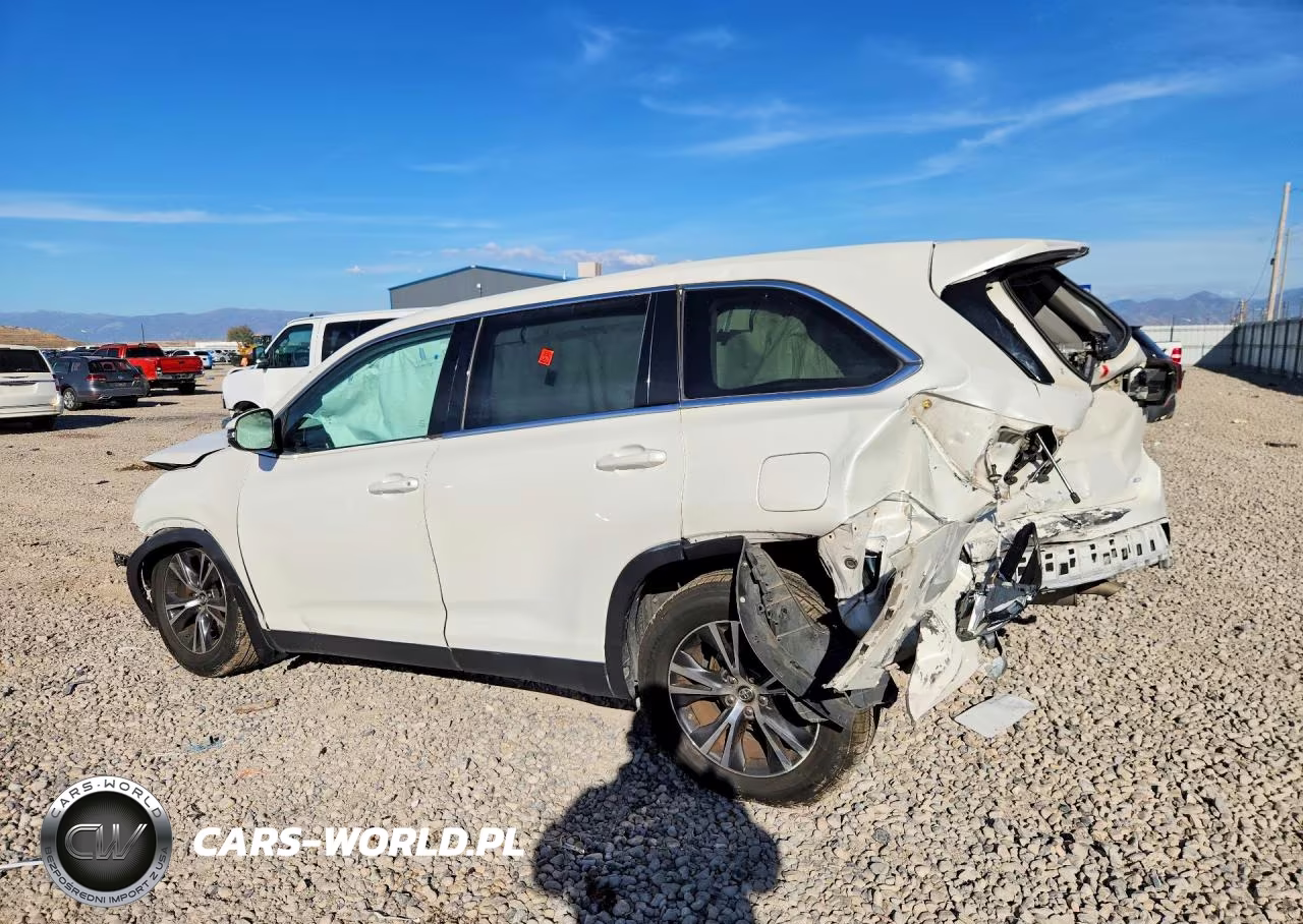 2019 Toyota Highlander Le VIN:5TDBZRFH0KS970625 - 2