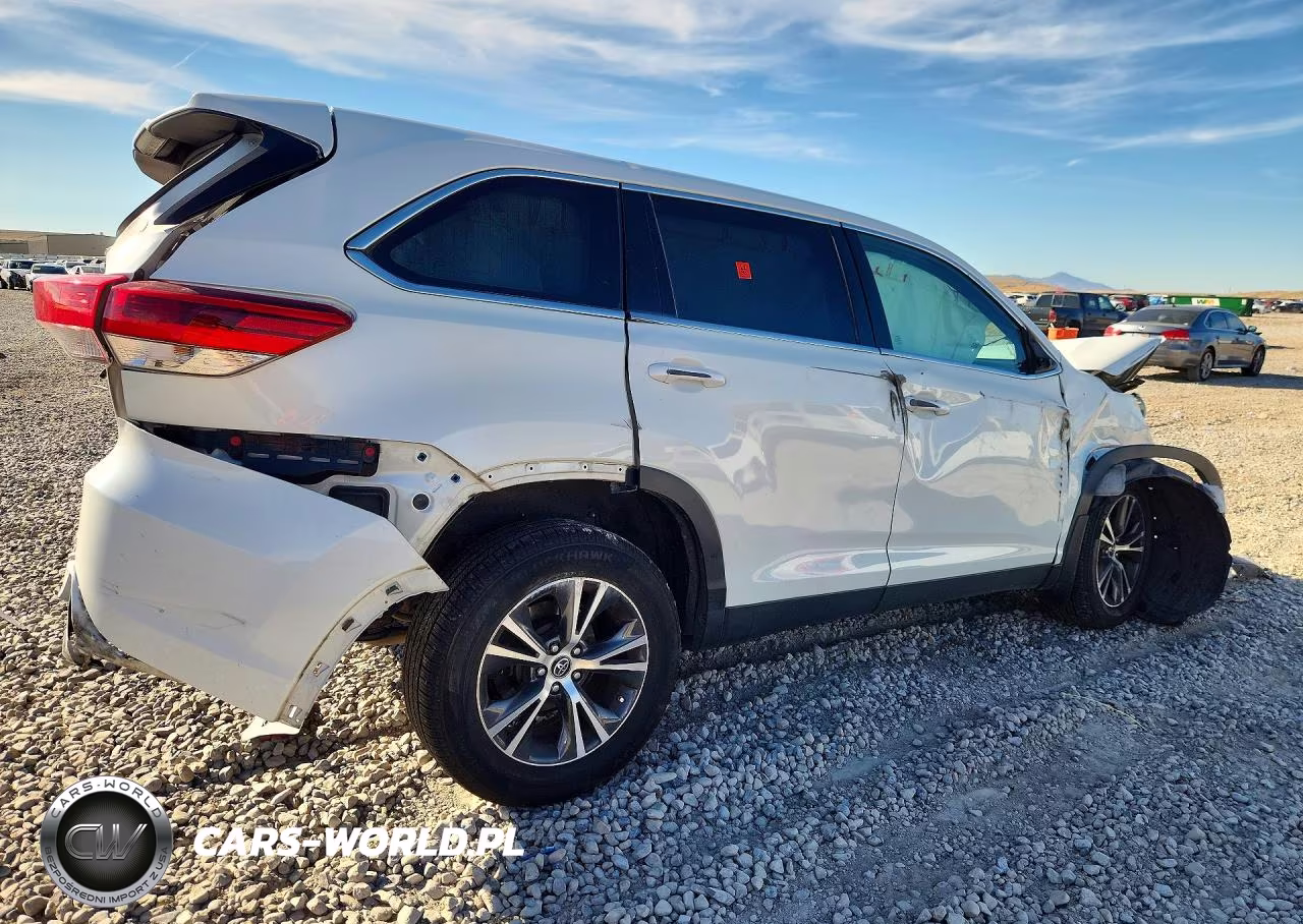 2019 Toyota Highlander Le VIN:5TDBZRFH0KS970625 - 3