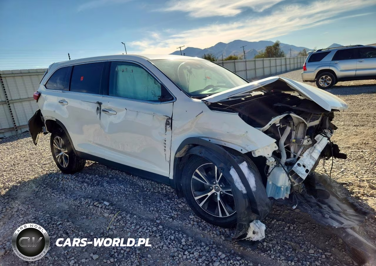 2019 Toyota Highlander Le VIN:5TDBZRFH0KS970625 - 4