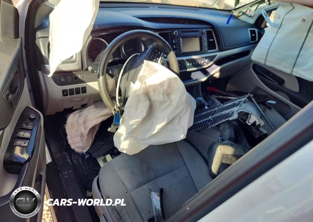 2019 Toyota Highlander Le VIN:5TDBZRFH0KS970625 - 8