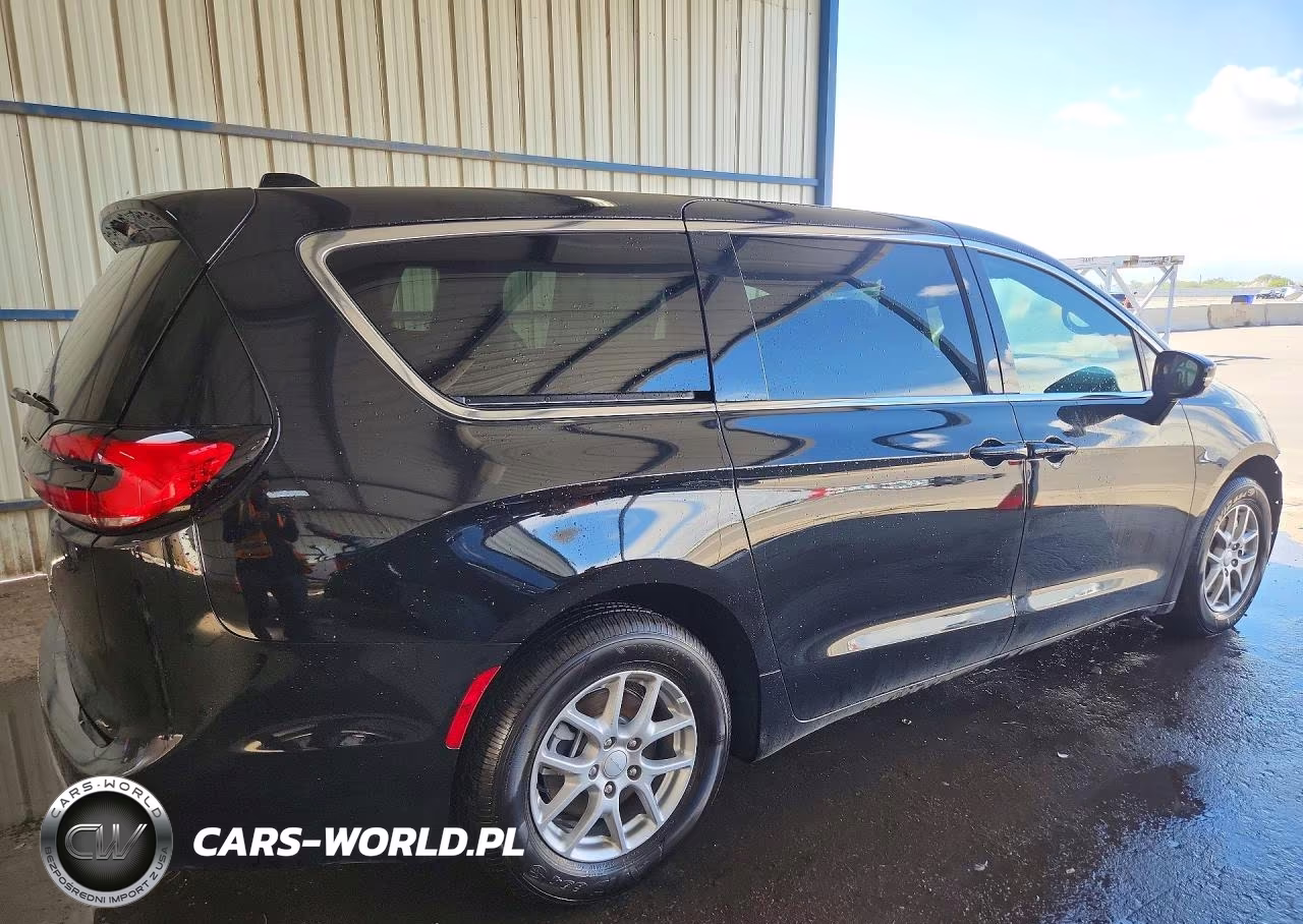 2027 Chrysler Pacifica Select VIN:2C4RC1BG5VR567820 - 3