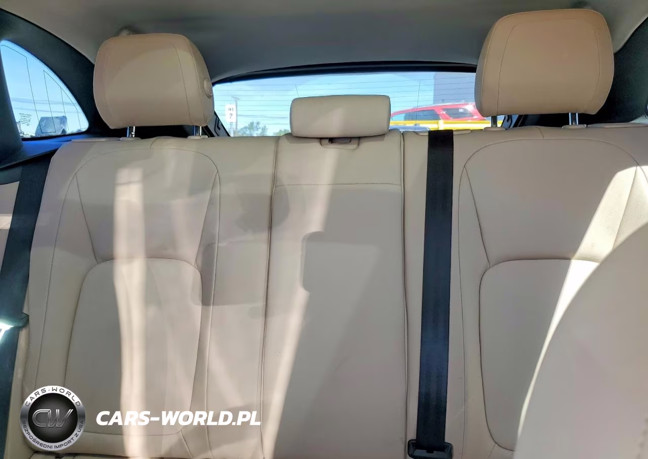 2018 Jaguar F-Pace Premium VIN:SADCJ2FX3JA255767 - 10