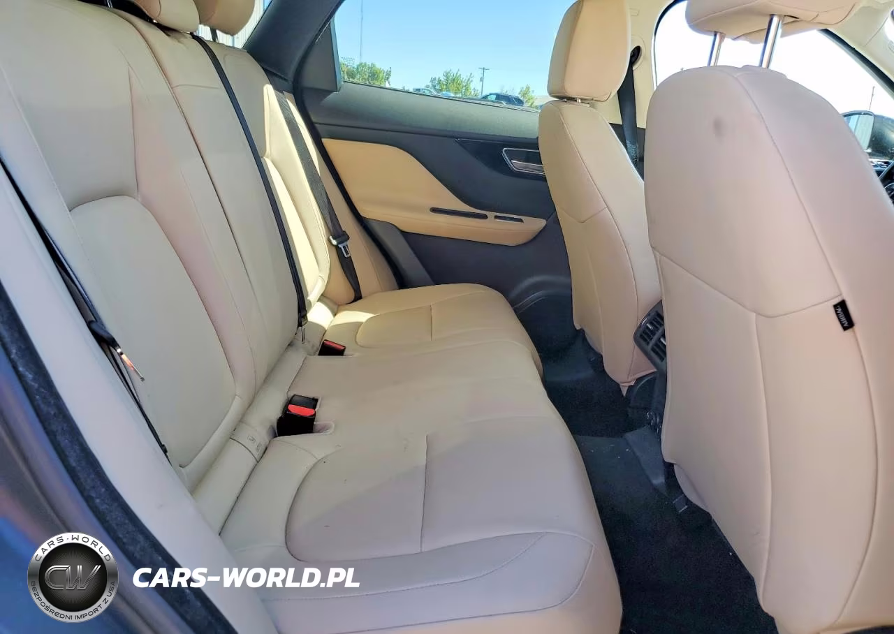 2018 Jaguar F-Pace Premium VIN:SADCJ2FX3JA255767 - 11