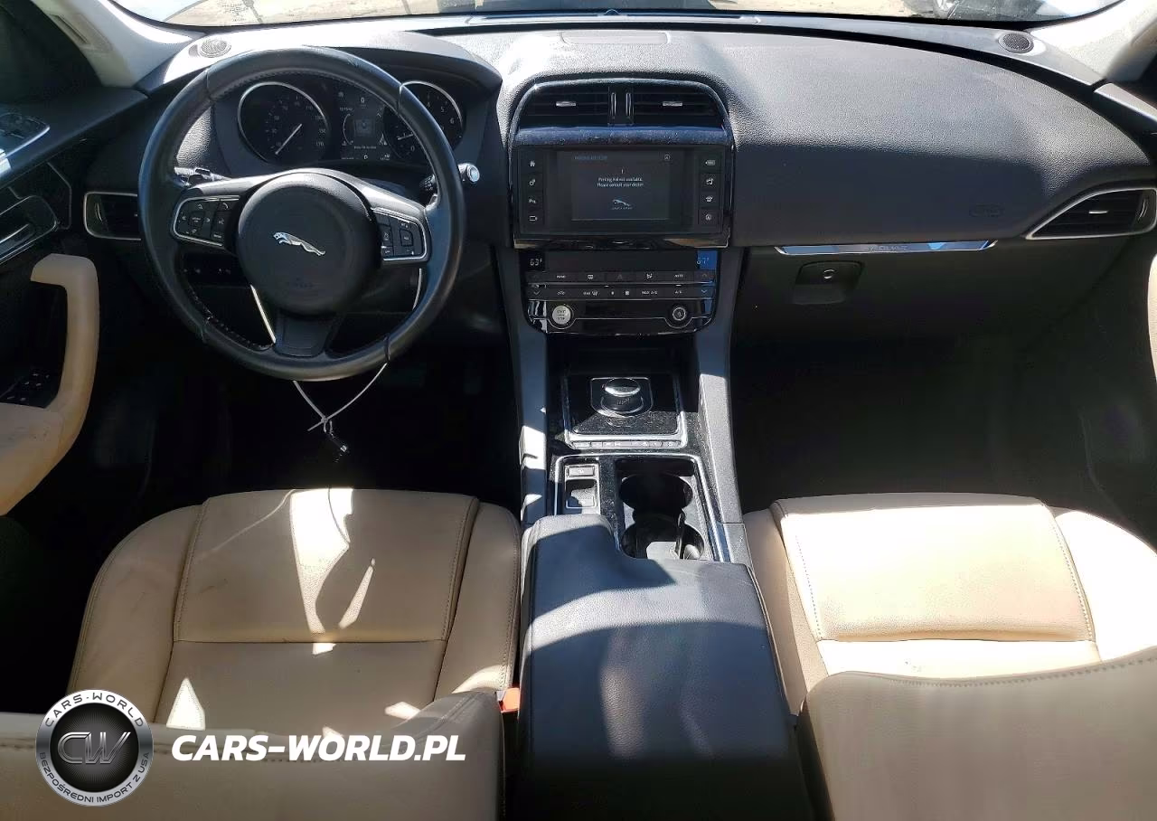 2018 Jaguar F-Pace Premium VIN:SADCJ2FX3JA255767 - 8