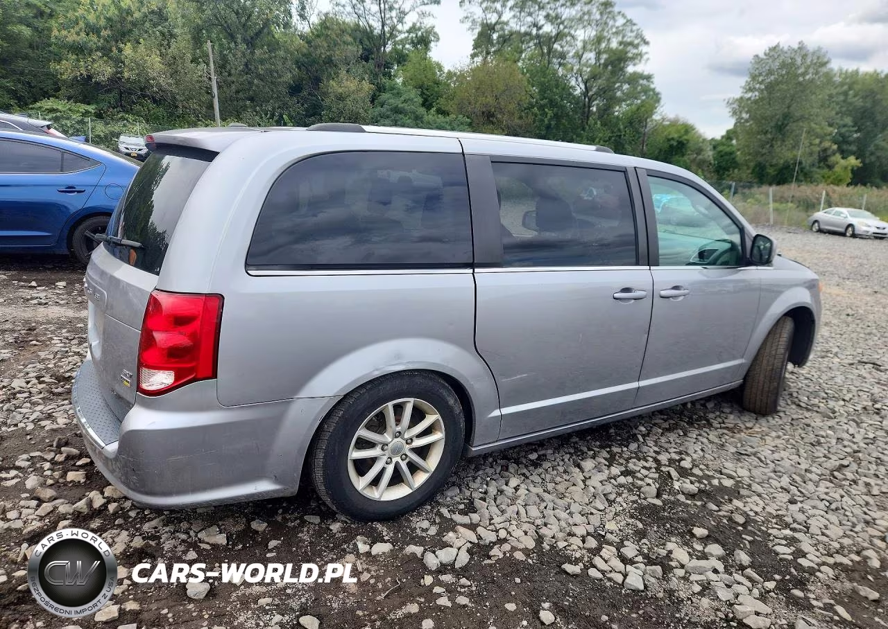 2018 Dodge Grand Caravan Sxt VIN:2C4RDGCG4JR209035 - 3