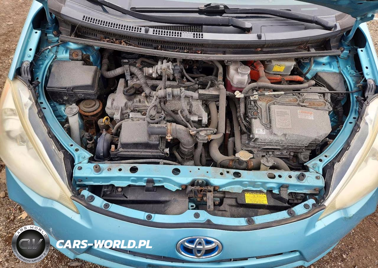 2013 Toyota Prius C Two VIN:JTDKDTB32D1047374 - 11