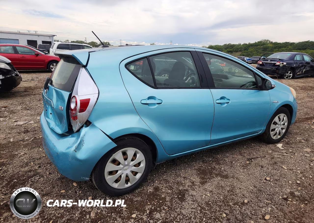 2013 Toyota Prius C Two VIN:JTDKDTB32D1047374 - 3