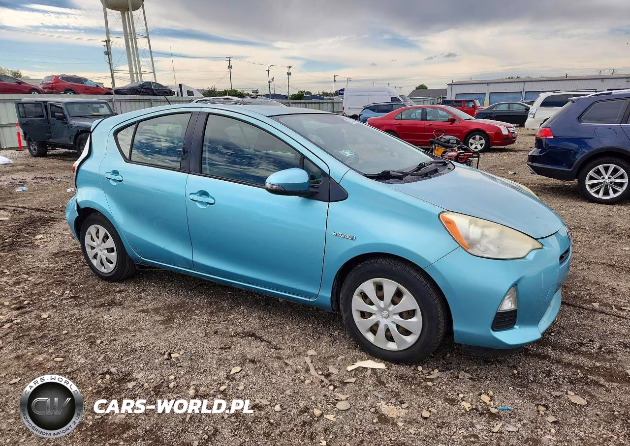 2013 Toyota Prius C Two VIN:JTDKDTB32D1047374 - 4