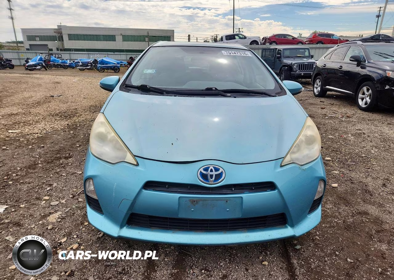 2013 Toyota Prius C Two VIN:JTDKDTB32D1047374 - 5