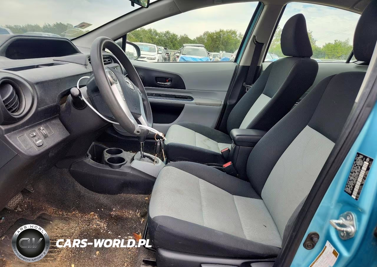 2013 Toyota Prius C Two VIN:JTDKDTB32D1047374 - 7
