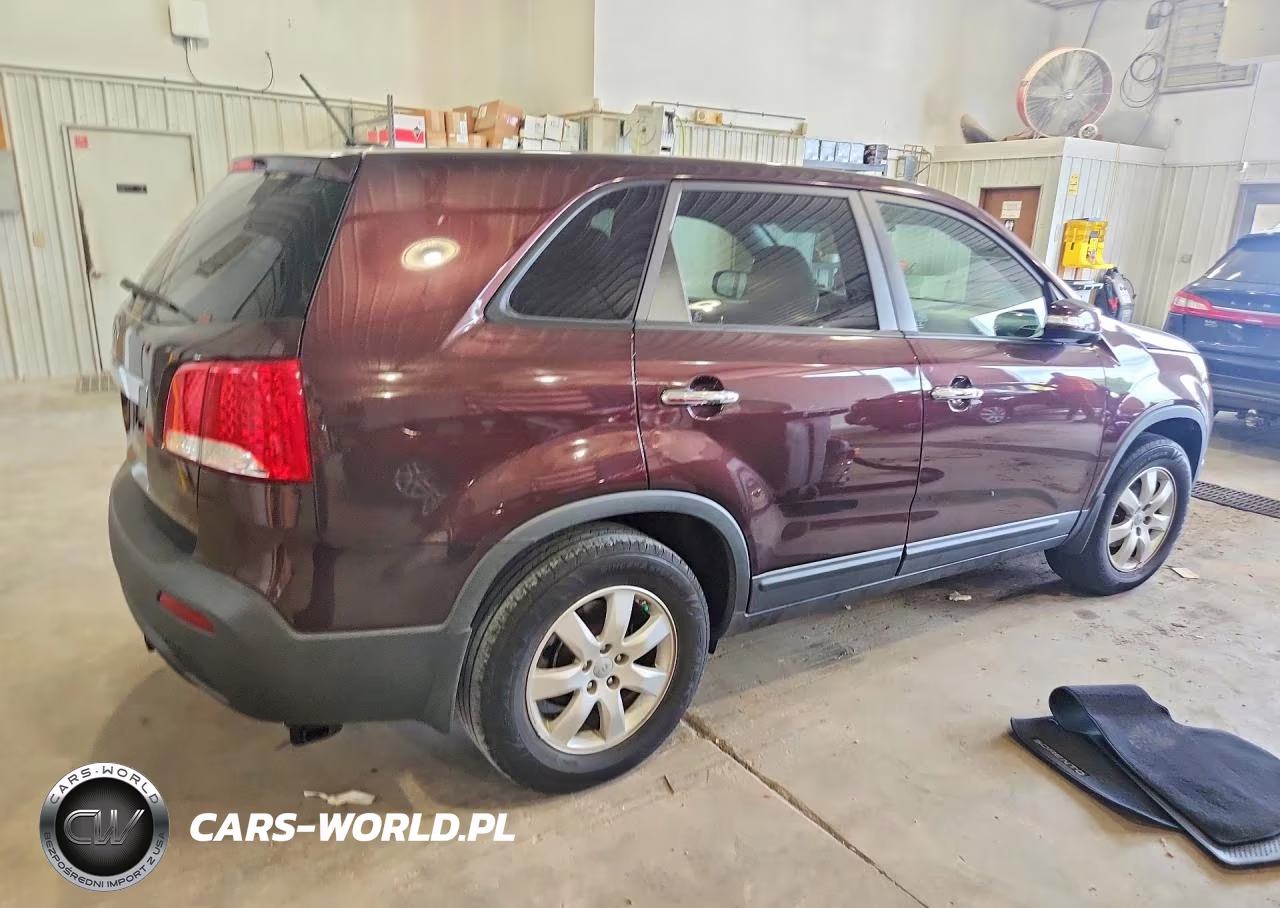 2013 Kia Sorento Lx VIN:5XYKT3A16DG375559 - 3
