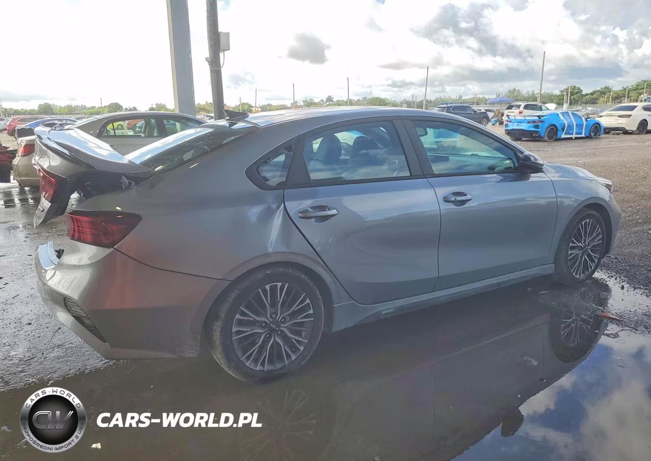 2024 Kia Forte Gt Line VIN:3KPF54AD6RE816462 - 3