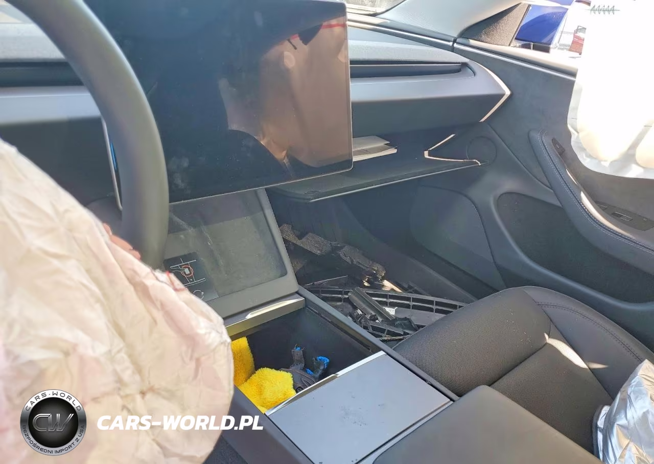 2025 Tesla Model 3 VIN:5YJ3E1EB4SF084004 - 9