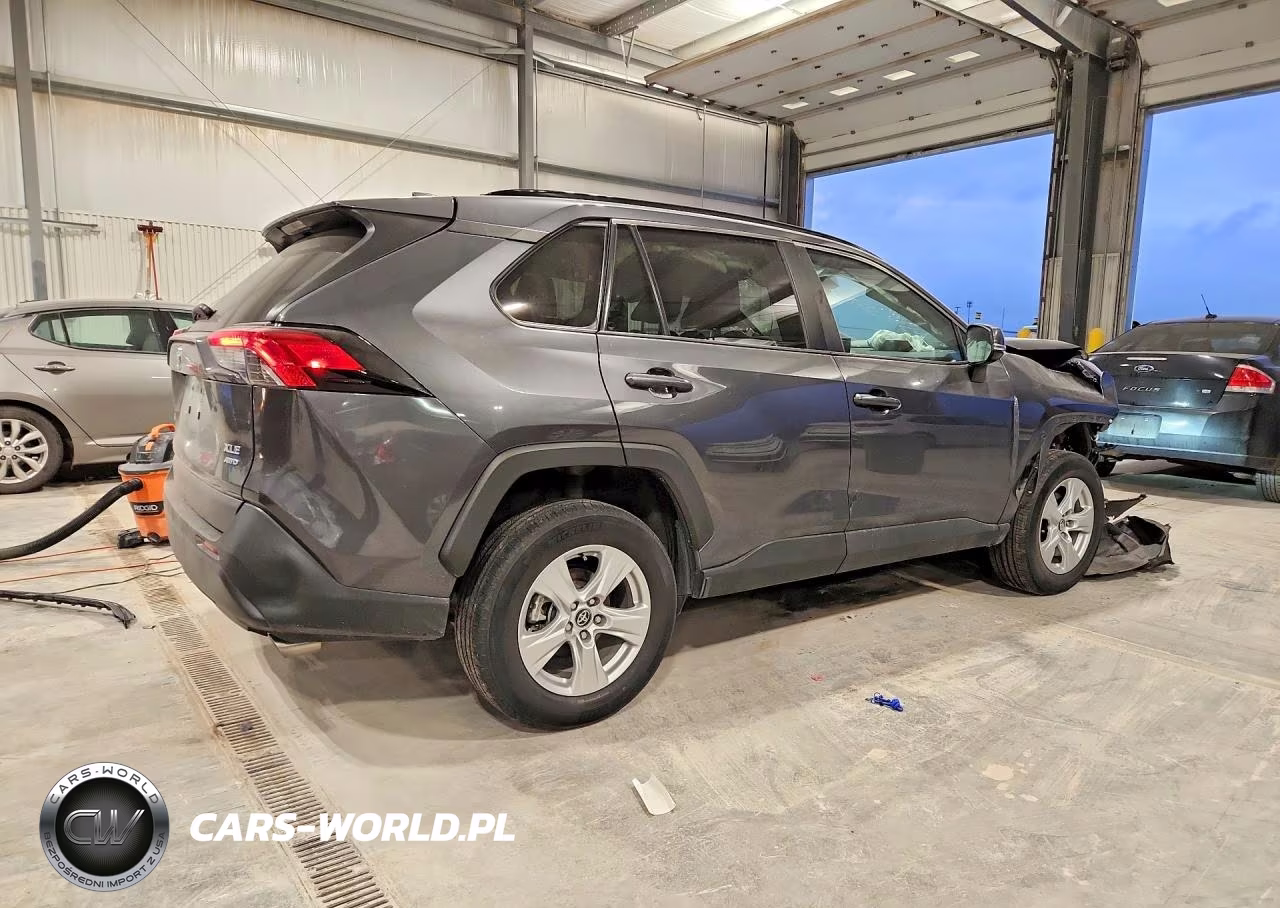 2020 Toyota Rav4 Xle VIN:2T3P1RFV4LC070704 - 3