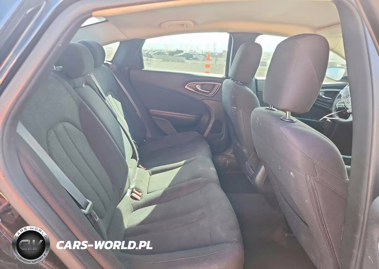 2015 Chrysler 200 Limited VIN:1C3CCCAB2FN528421 - 10
