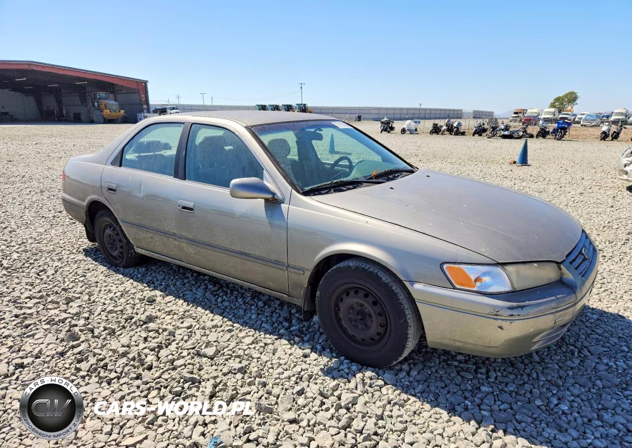 1997 Toyota Camry Le VIN:JT2BG22K0V0035541 - 4