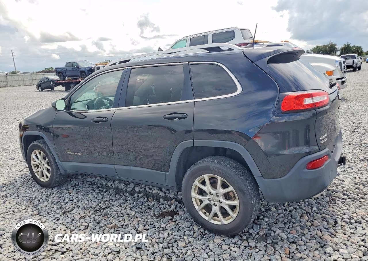 2016 Jeep Cherokee Latitude VIN:1C4PJMCS8GW205332 - 2
