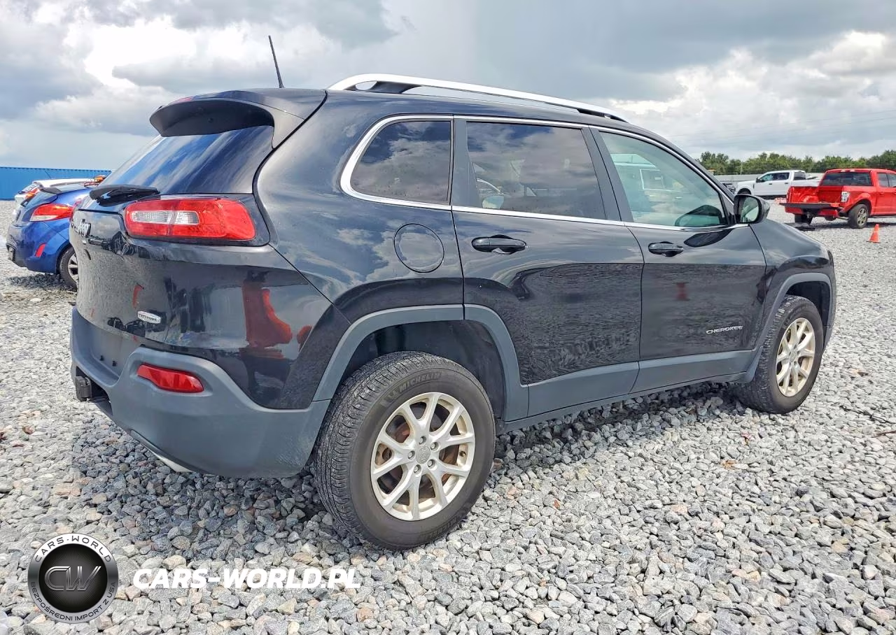 2016 Jeep Cherokee Latitude VIN:1C4PJMCS8GW205332 - 3